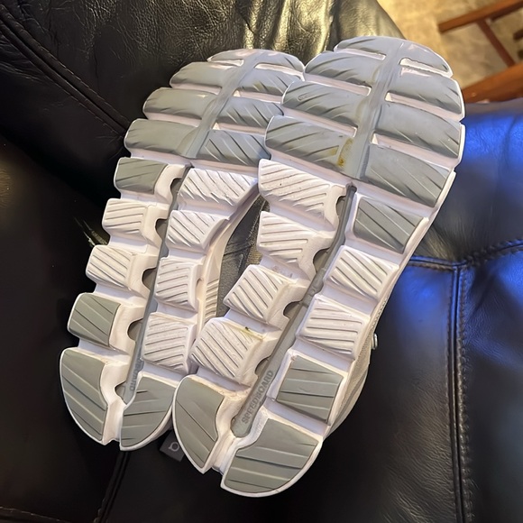 On- Running women Cloud Hi Sneakers grey W9.5 size - Picture 8 of 9